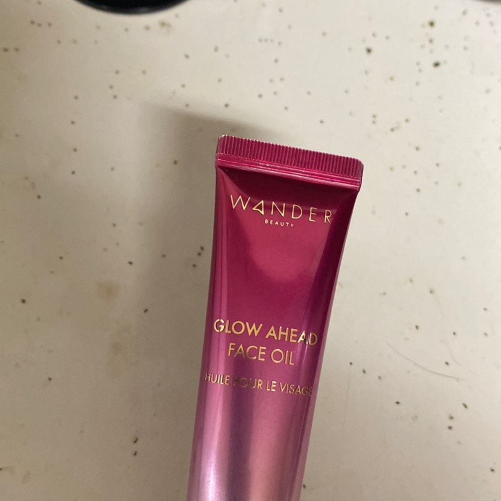 Wander Glow Ahead face oil